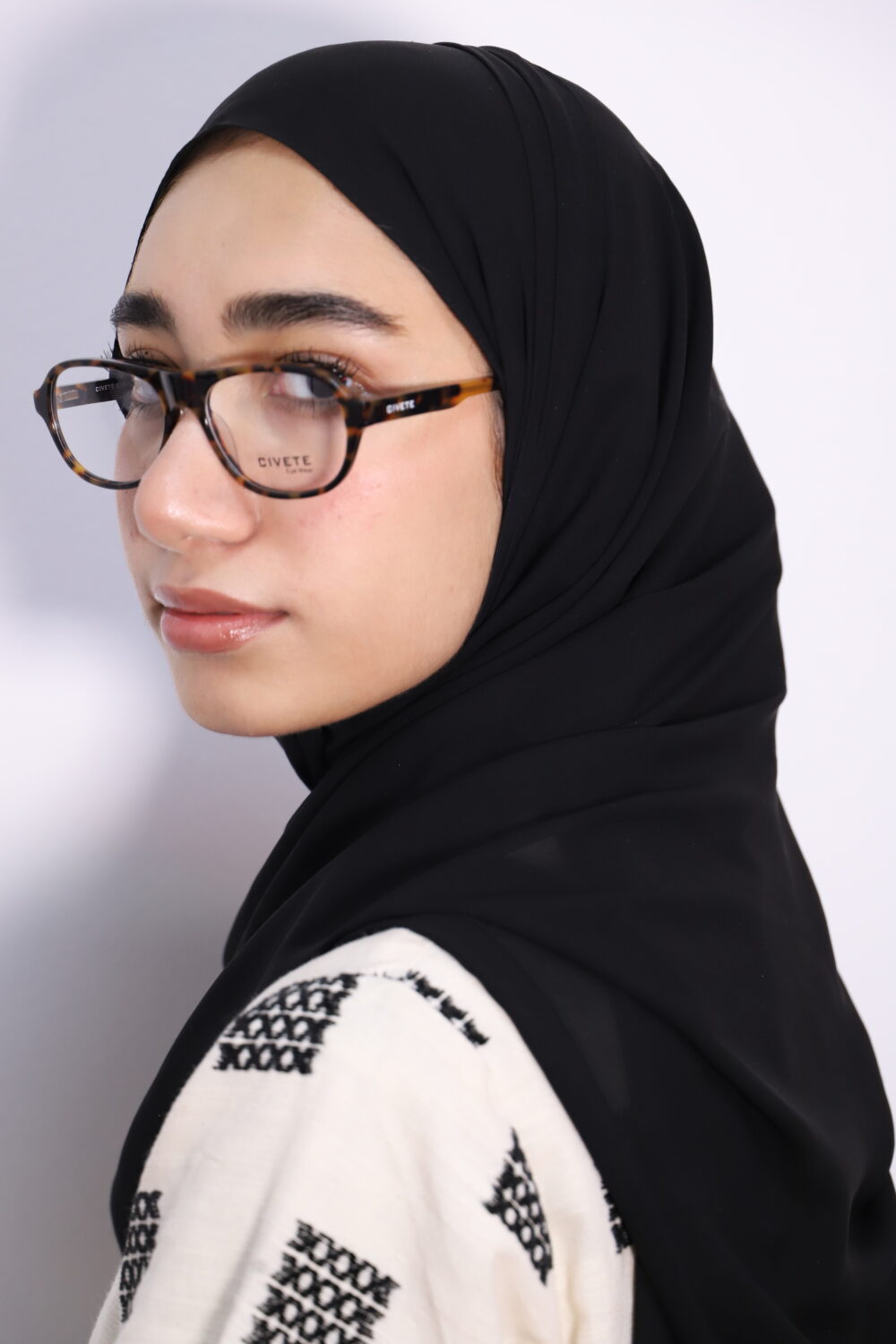 Stylish Pink Cat-Eye Glasses - Image 3