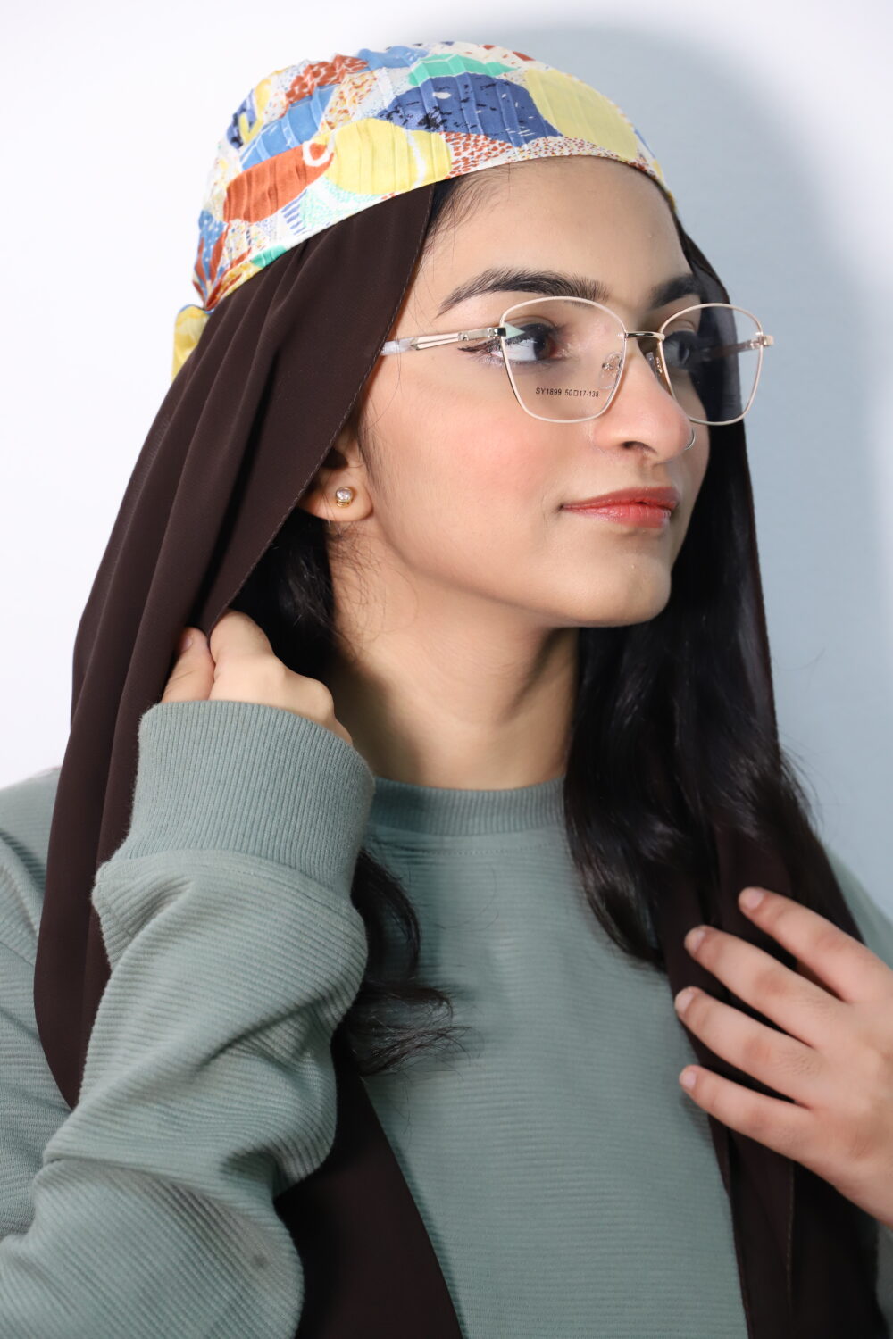 Sleek Black Cat-Eye Eyewear - Image 3