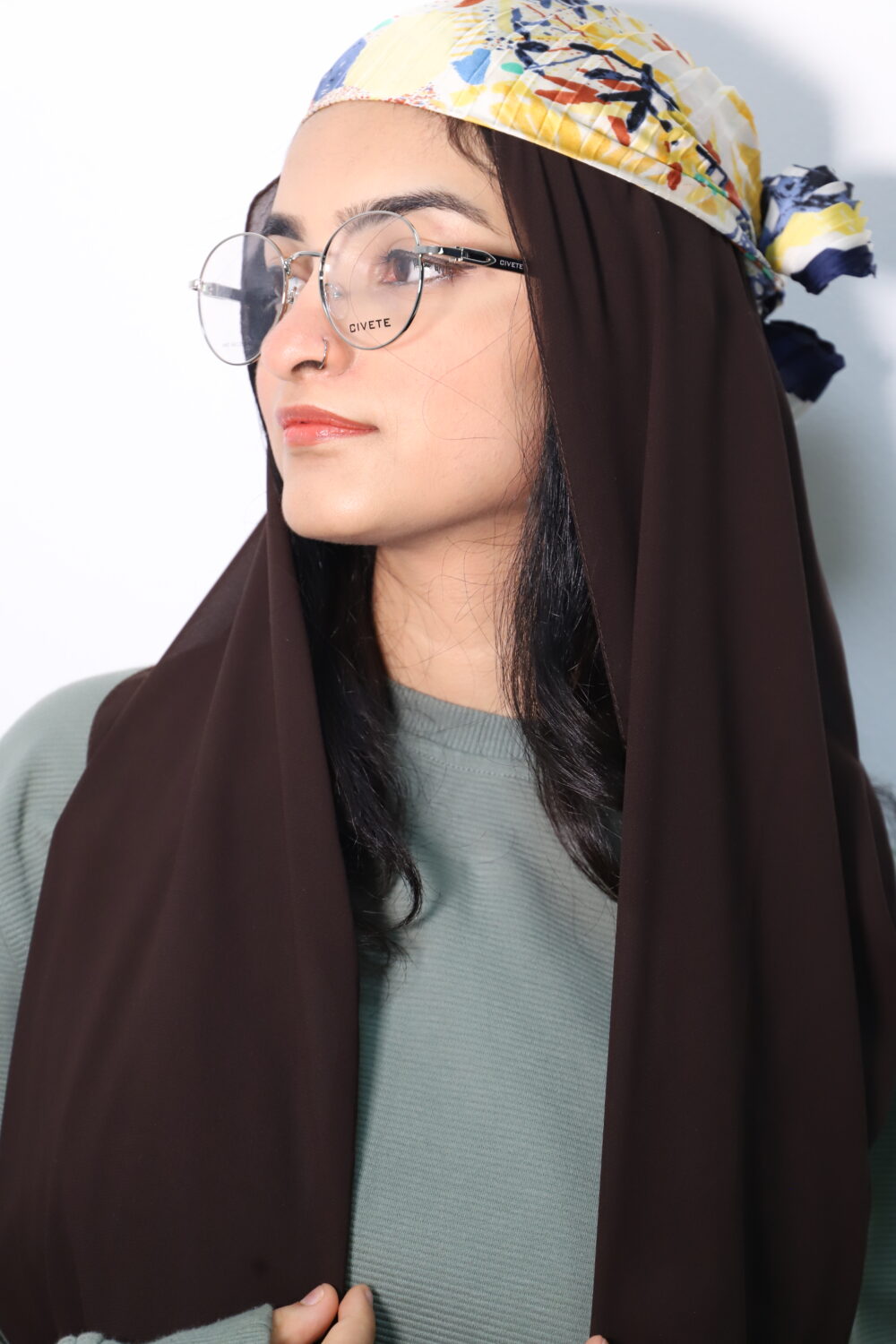 Sleek Black Cat-Eye Eyewear - Image 4
