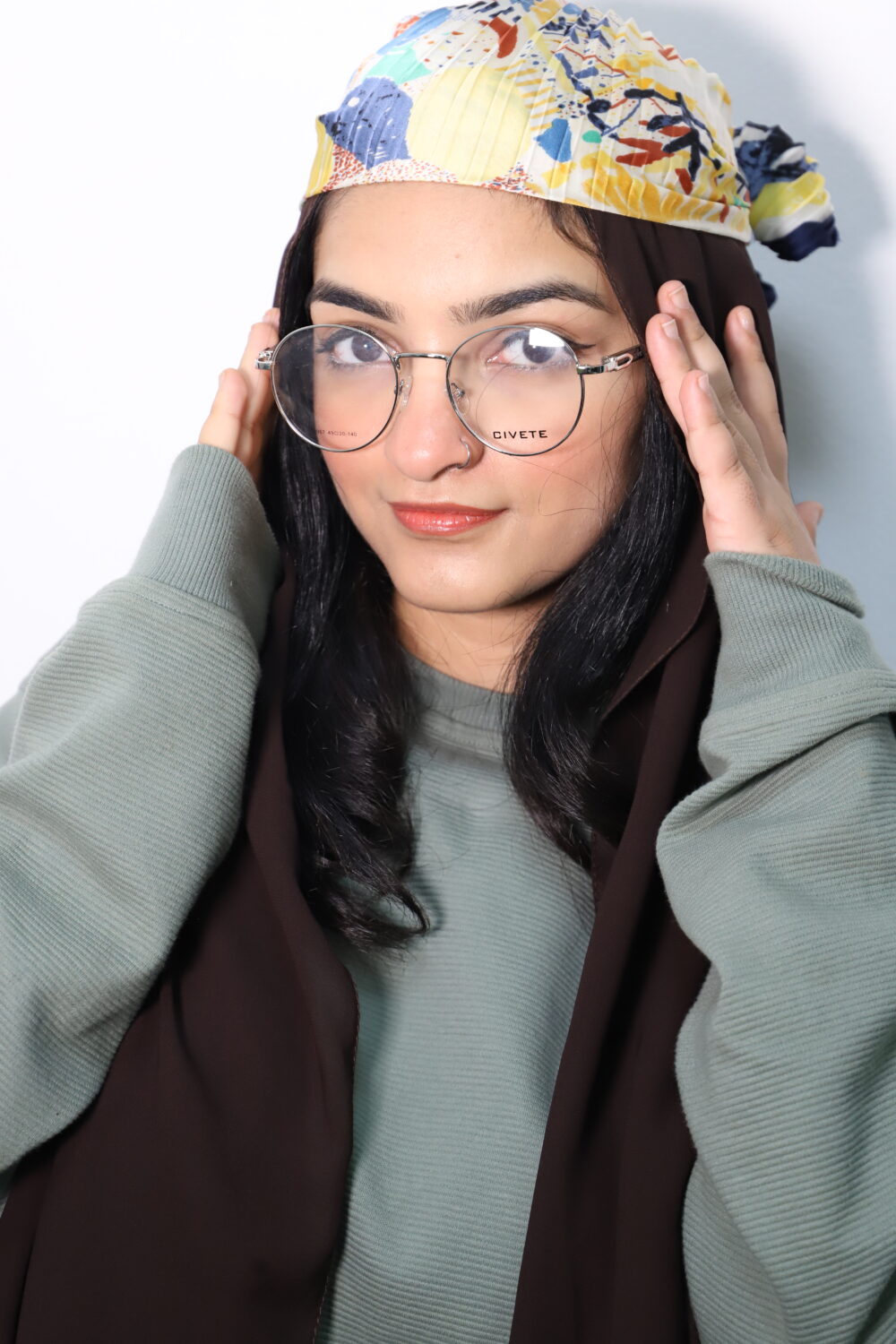 Sleek Black Cat-Eye Eyewear - Image 5