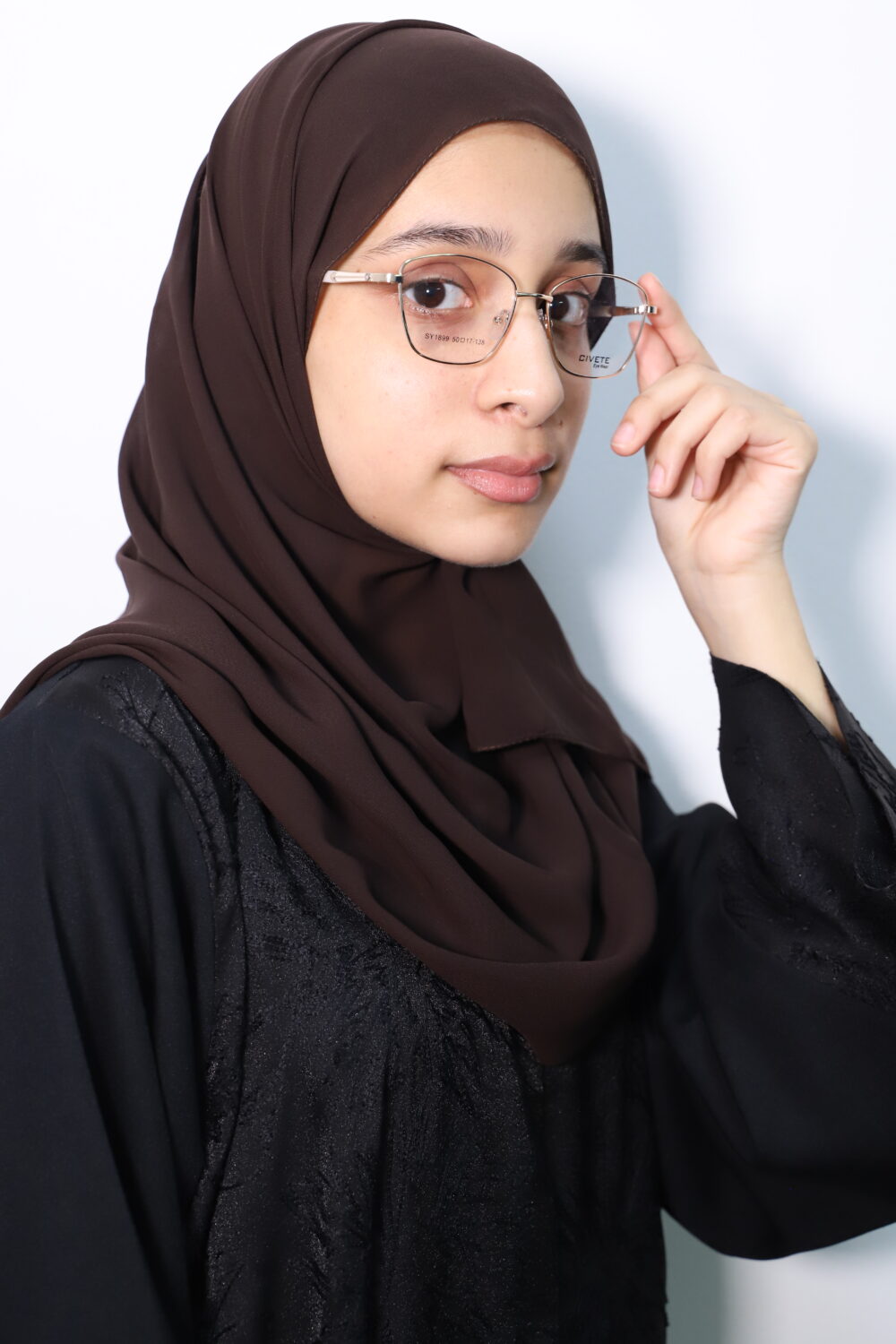 Classic Brown Oval Frame Glasses - Image 3