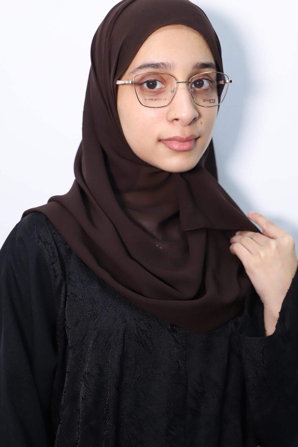 Classic Brown Oval Frame Glasses - Image 4