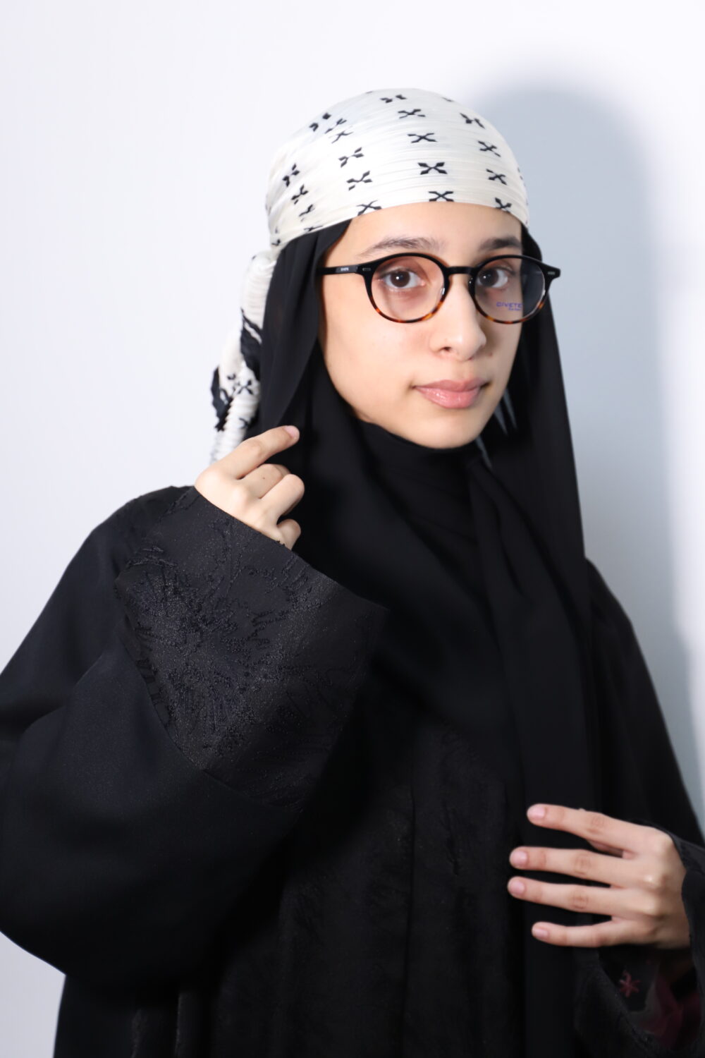 Sophisticated Silver Thin Eyewear - Image 2