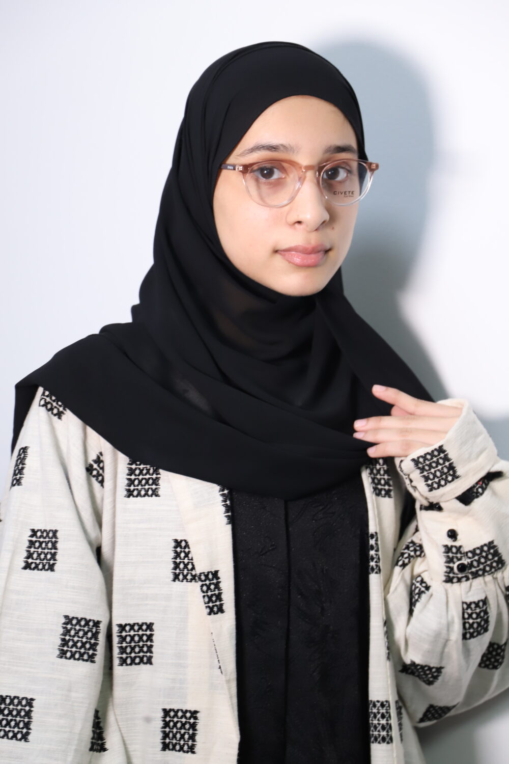 Stylish Black Metal Frame Glasses - Image 4